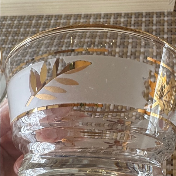 Libbey Frosted and Golden Leaf Pattern Serveware Set - Picture 7 of 14